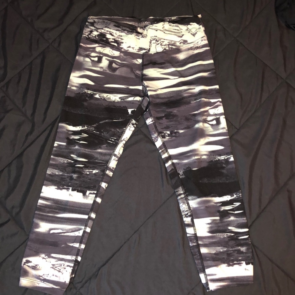 Calvin Klein quick dry cropped leggings size small